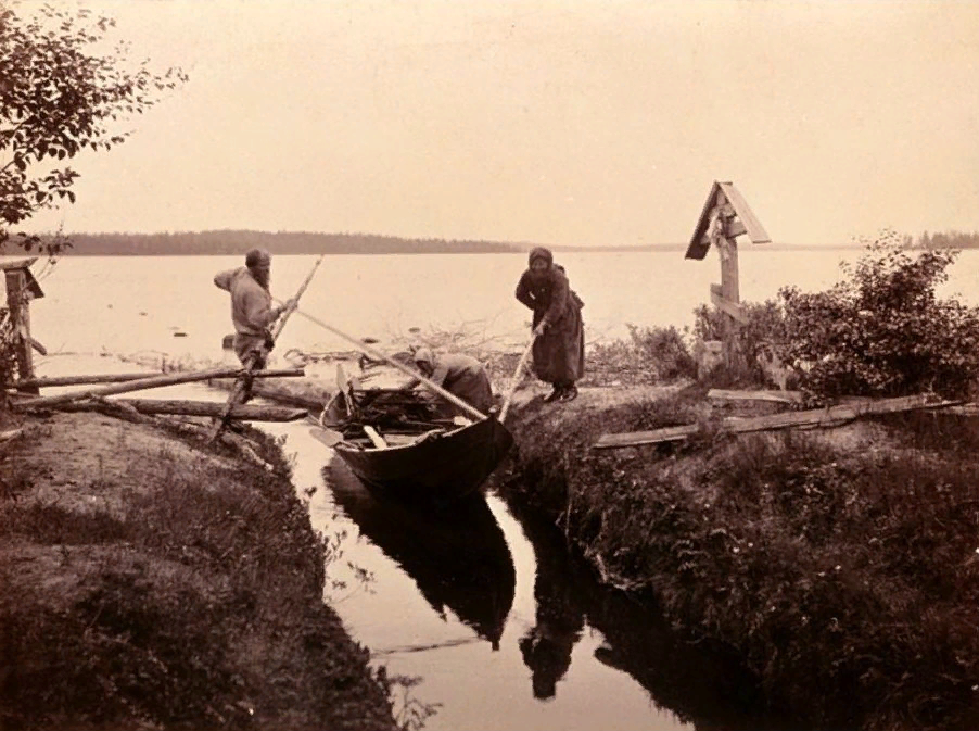 Канал для прохождения лодок. Автор фото И.К.Инха, 1894г.