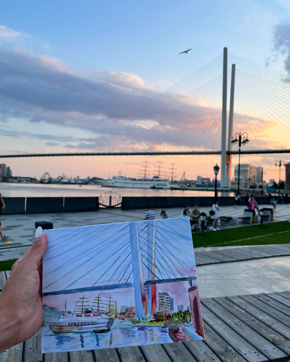 Не могла не взять акварель в поездку. Мечта #172 сбылась: сидеть на набережной во Владивостоке и рисовать городские пейзажи