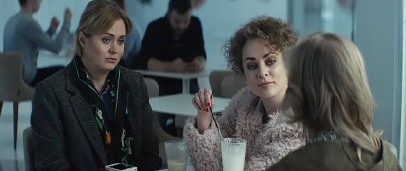 Кадр из сериала "Обычная женщина" (2018-2020)