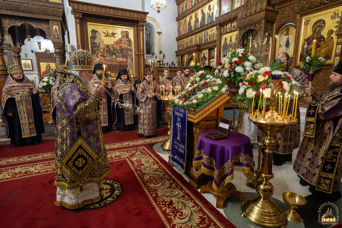 В Святогорской Лавре совершили вынос Креста