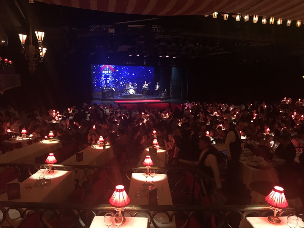 Мулен Руж. Перед представлением. Фото автора