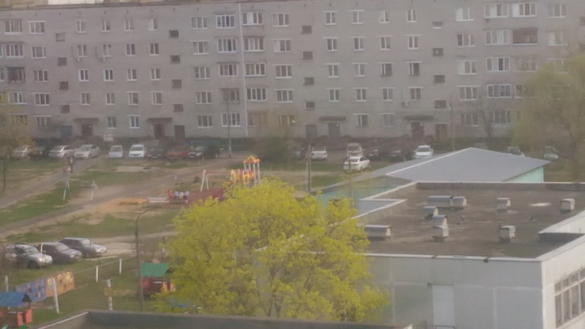 Надеюсь видно на фото. Детская площадка. И там - карусель... И на ней- катаются. Так что не знаю,что будет после 11го,но сейчас у нас ПРАЗДНИКИ.