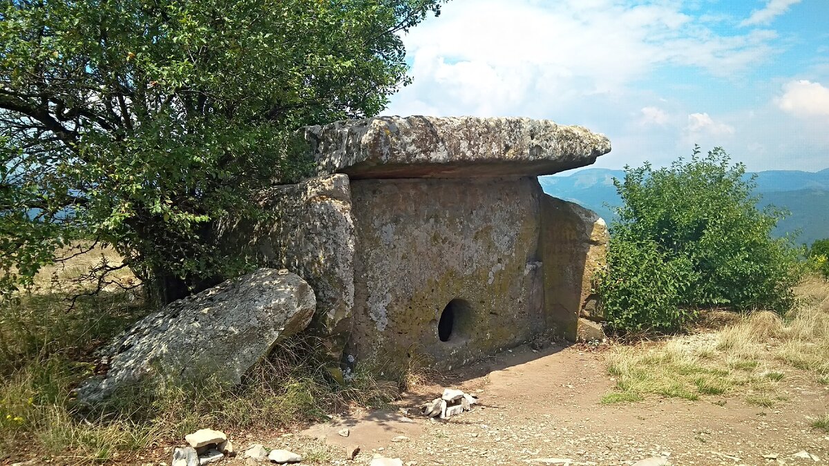 Дольмен Гор