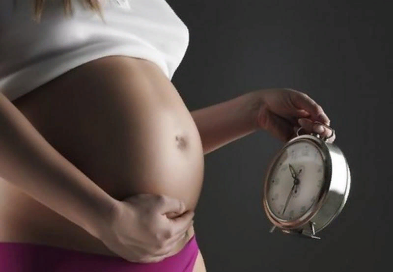 Организм будущей мамы начинает подготовку к родам за несколько недель до часа X. Появляются признаки, по которым можно понять, что «процесс пошёл».