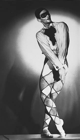 Макс Дюпейн. Игорь Юcкевич в балете Карнавал, Австралия, 1936-1937