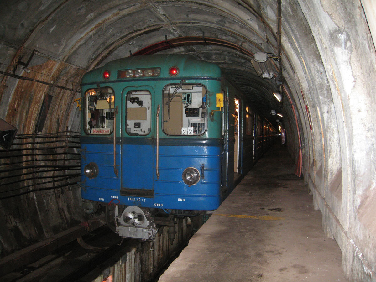 Metro 2 5. Станция Чертолье метро 2. Метро-2 д6 подвижной состав. Метро 2 Москва секретное метро. Вагоны метро 2 д6.