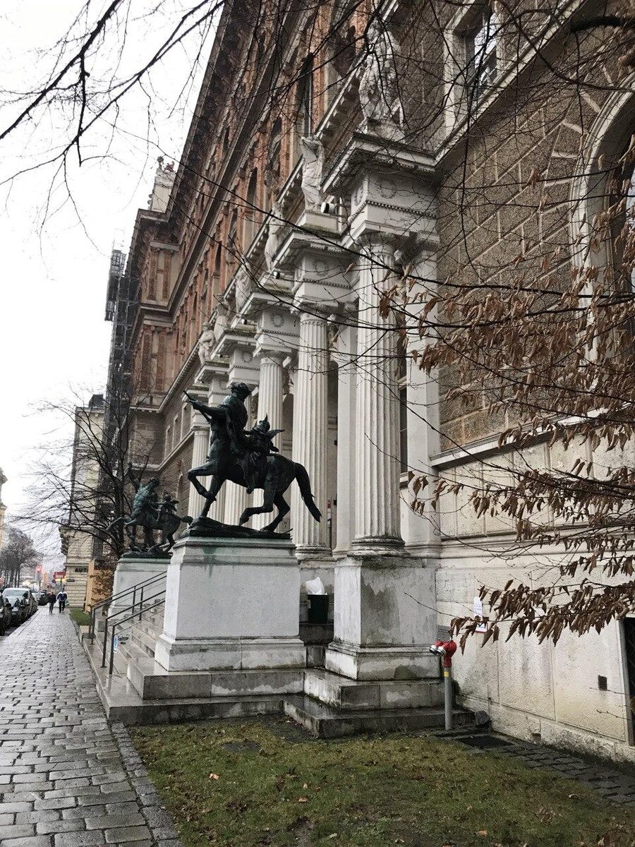 памятник черкесу в вене