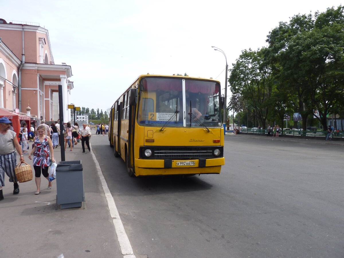 14 автобус брянск. Автобусы по Брянской области. Автовокзал Волгоград 90-е гг Икарус. Автобусы Брянск фото. Брянский автобус в контакте.