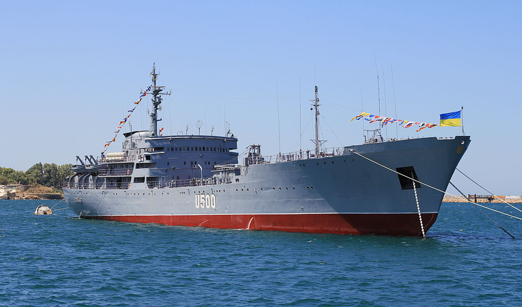 «Донбасс» - бывшая плавучая мастерская ВМФ СССР проекта 304. После раздела Черноморского флота - корабль управления в составе украинского флота.  Фото из бесплатного интернет-ресурса