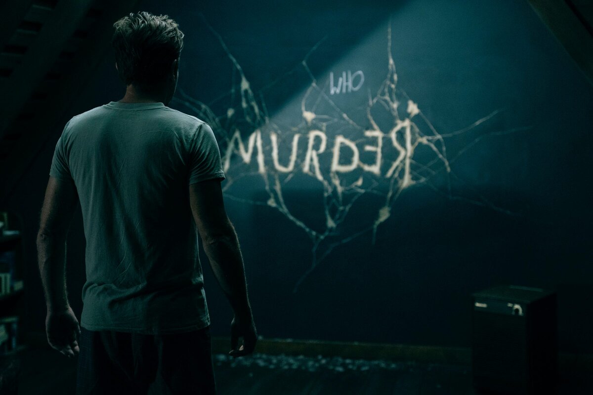 Он вернётся в этот отель. Не один! (кадр из кинофильма)