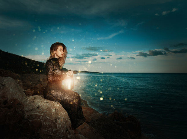 Откуда же возникли эти иррациональные страхи, связанные с високосным годом? Вероятнее всего, у древних народов, привыкших связывать природные явления с духовными силами, високосный год ассоциировался с аномалией. Иными словами, с природой что-то пошло не так, если каждый четыре года добавляется дополнительный день. Что бы это ни было – кара богов или проделки злых сущностей – добра не жди. 
Но мы с вами живем в XXI веке и можем обратиться к официальной статистике, чтобы доказать или опровергнуть мифы, которые возникли вокруг високосного года. Так что давайте посмотрим на факты. Практически все масштабные трагедии и мировые потрясения предыдущих столетий произошли в годы, которые не были високосными: Первая мировая война – 1914 год, Вторая мировая война – 1939 год, сильнейшее наводнение за всю историю человечества – 1887 год, крушение «Титаника» – 1912 год и так далее. В то же самое время именно високосные годы подарили нам множество гениев и выдающихся деятелей искусства, среди которых Михаил Глинка, Иоганн Штраус, Лев Толстой, Константин Хабенский и Одри Тоту.

Любопытно также, что судя по статистике московских ЗАГСов, високосный год не влияет на количество разводов (оно остается приблизительно на том же уровне, что и в другие годы), однако желающих заключить браки, напротив, становится даже больше. Возможно, эта позитивная тенденция свидетельствует о том, что вера в устаревшие суеверия ослабевает. И это не может не радовать.
Зачем нам вообще нужен високосный год?