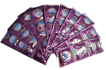 Durex Sensitive.
 
 Английские презервативы «Дюрекс» занимают топовые места в покупательских рейтингах по всему миру. Особой популярностью в линейке «Дюрекса» пользуются Durex Extra Sensitive (самые тонкие среди всех изделий «Дюрекса»). Из минусов Durex (Дюрекс) — не очень приятный запах. Другие характеристики изделия:
