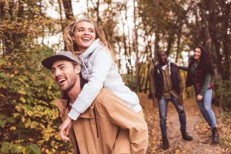 https://st3.depositphotos.com/9880800/12765/i/950/depositphotos_127654988-stock-photo-happy-friends-having-fun-in.jpg
