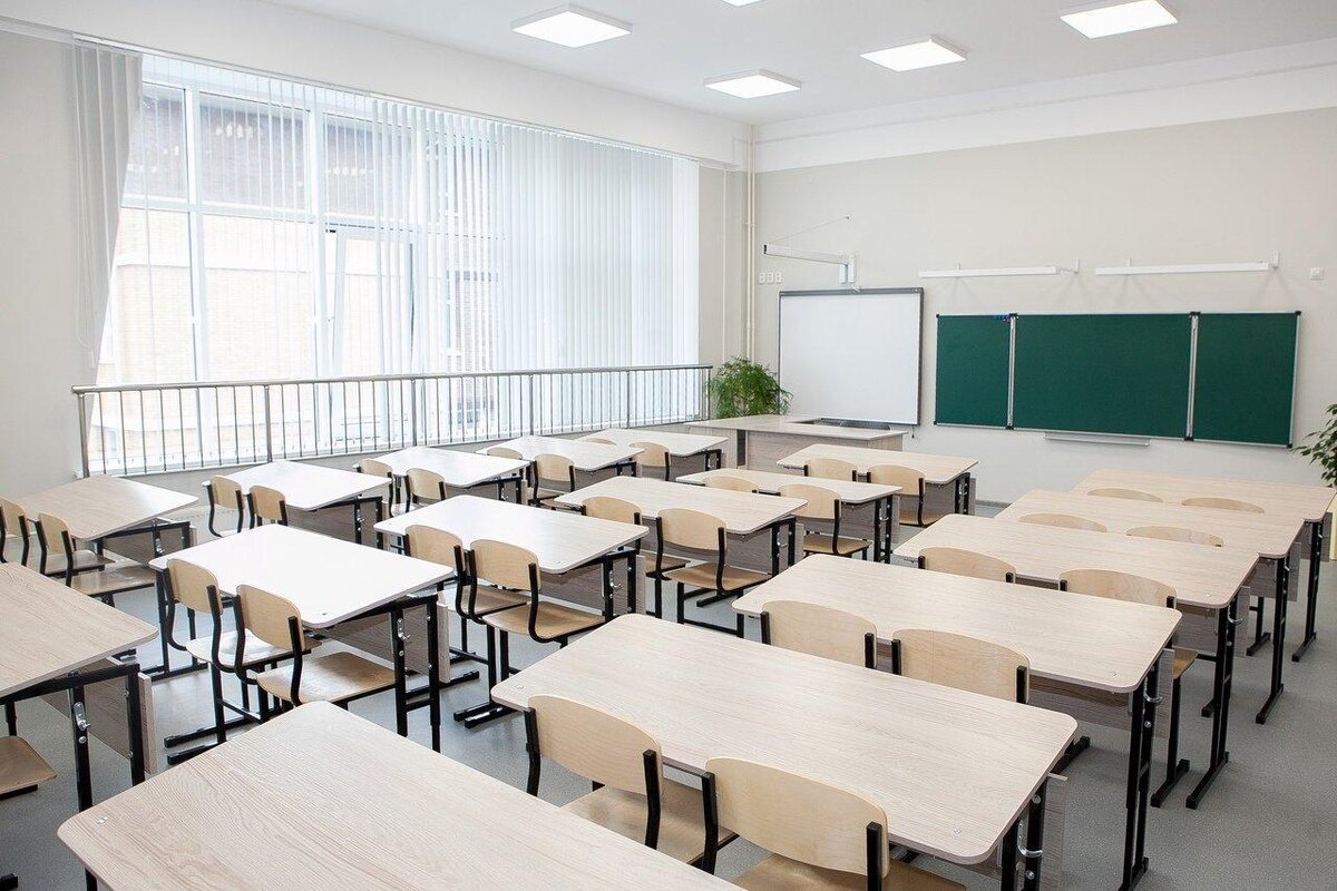 Занятия в школах Москвы официально закончатся 15 мая и больше не возобновятся в текущем учебном году.