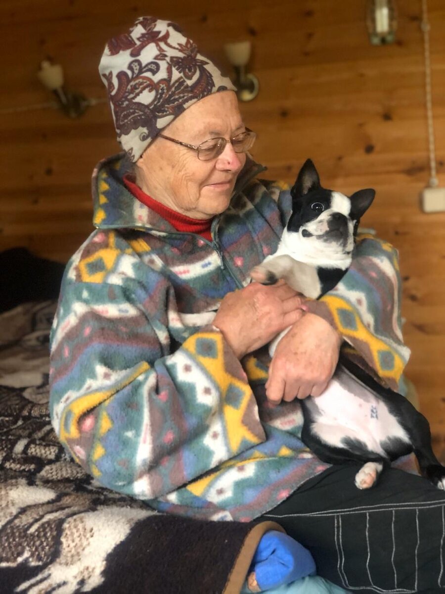 Мама сейчас  - Житель блокадного Ленинграда с красоткой Нанули на руках