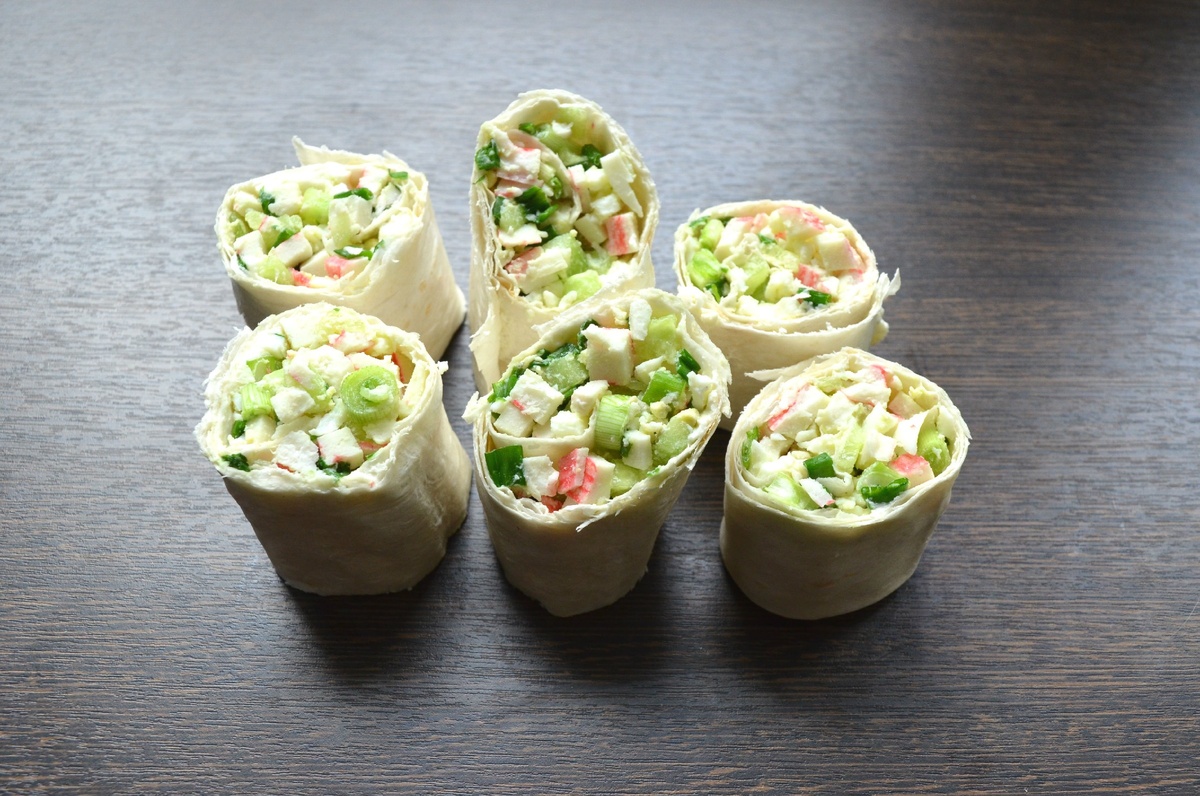 Рулет из лаваша с крабовыми палочками