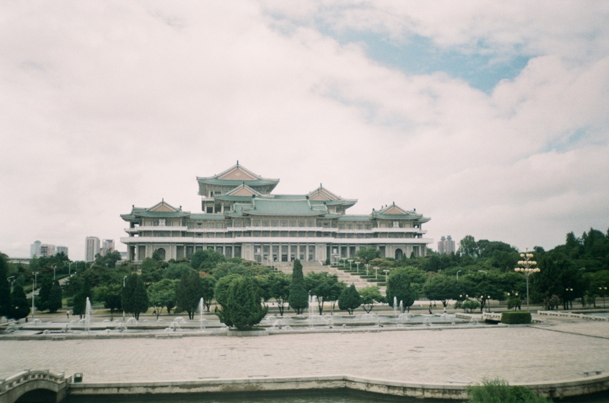 Народный дворец учёбы - библиотека.