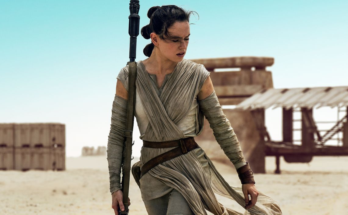 Рей скайуокер. Рей отдает меч люку. Star wars rey skywalker. Рей скайуокер арт 18. Rey day.