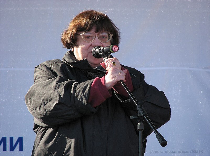 На митинге 9-го октября 2010-го года.