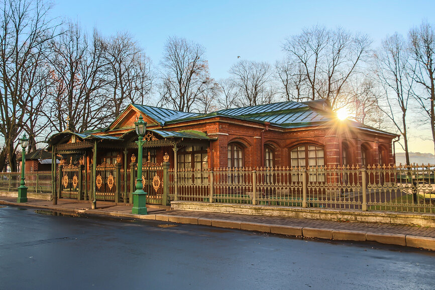 Домик Петра I, Петровская набережная, наши дни