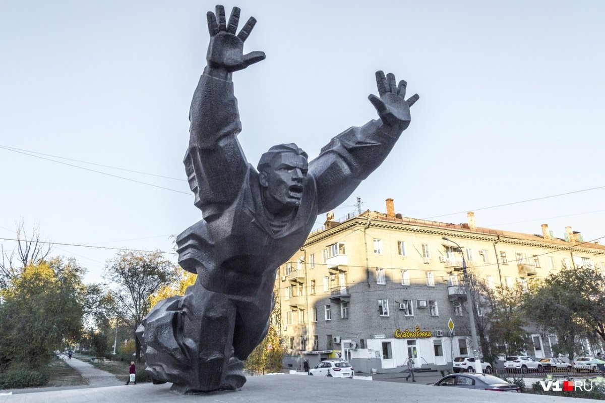 Памятник герою Михаилу  Паникахе в Волгограде. Фото из открытых источников