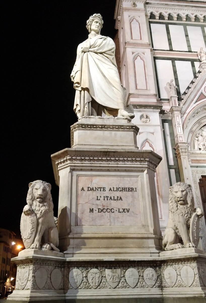 Флоренция данте. Памятник Данте у Санта Кроче. Данте Алигьери статуя. Статуя Данте во Флоренции. Италия памятник Данте в Тренто.
