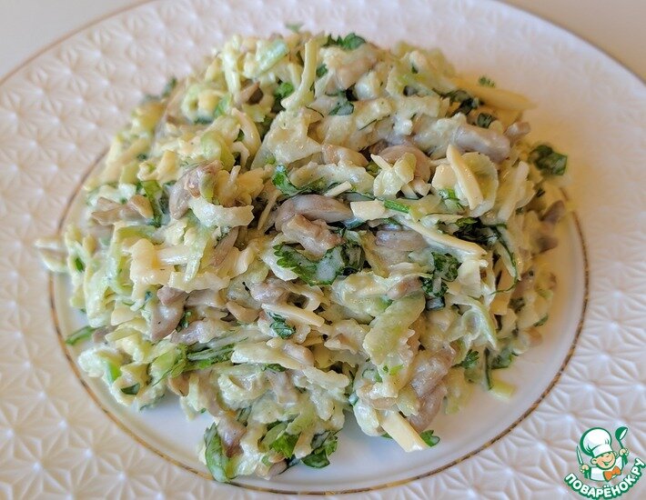 Недавно открыла для себя вкусный новый салат, оказалось в его составе редька) По вкусу не многие догадаются, но всем точно понравится. В такой салат можно положить до 1 кг редьки.