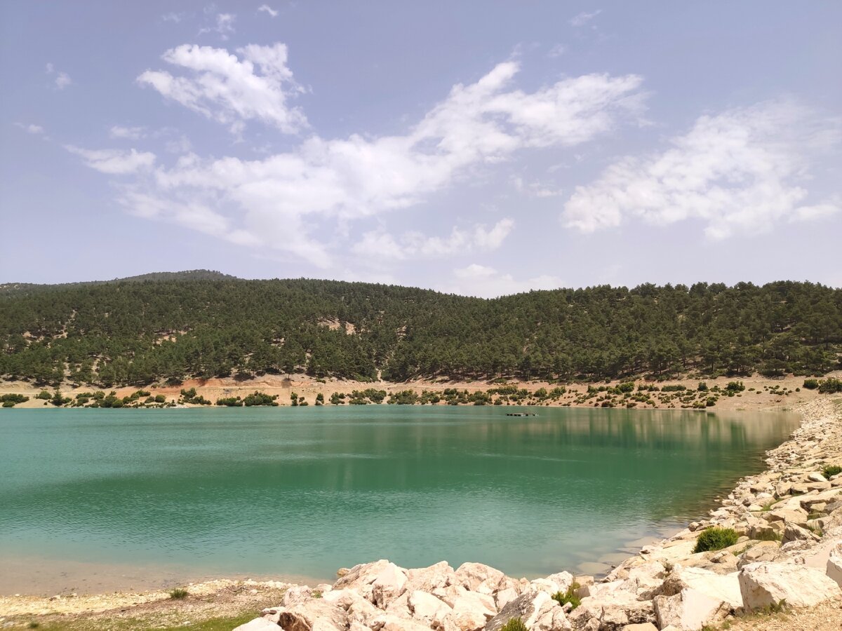 Просто виды по пути. Водохранилище и долина Eşilyayla ("Зелёная долина"). Тут, как всегда, всё предельно логично.