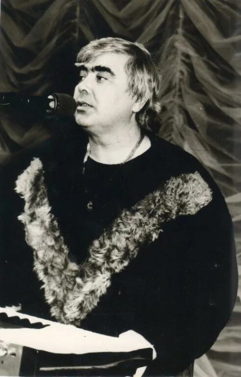 Анатолий Днепров в молодости