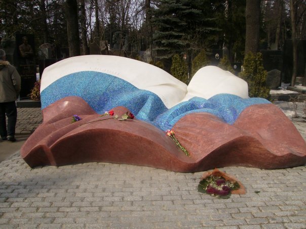 Памятник пьяному ельцину в екатеринбурге. Памятник б. н. Ельцину (Екатеринбург). Памятник Борису Ельцину. Памятник алкашу Ельцину