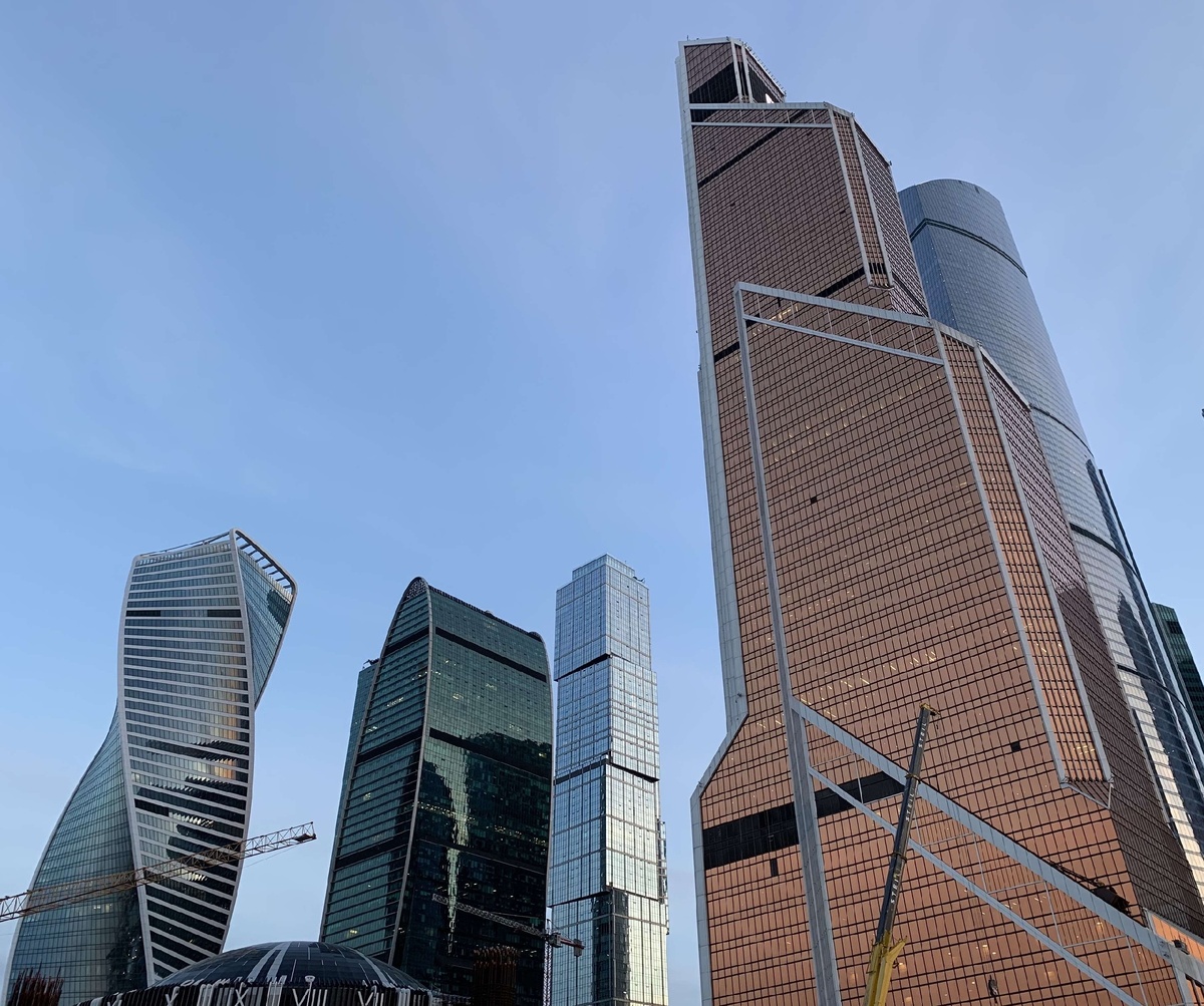 Хотите жить красиво и роскошно, получайте образование, которое нравится и которое будет приносить большой доход.