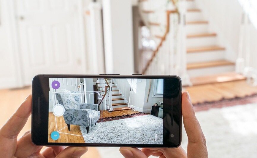 Пример AR в обстановке дома. Выбираете мебель и примеряете ее у себя в квартире. Пока это направление только начинает развиваться