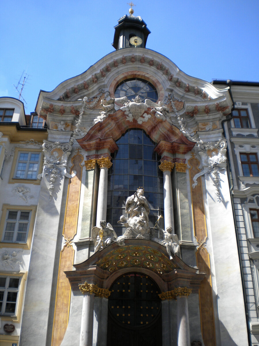 Азамкирхе на улице Зендлингерштрассе в Мюнхене. Фото автора блога