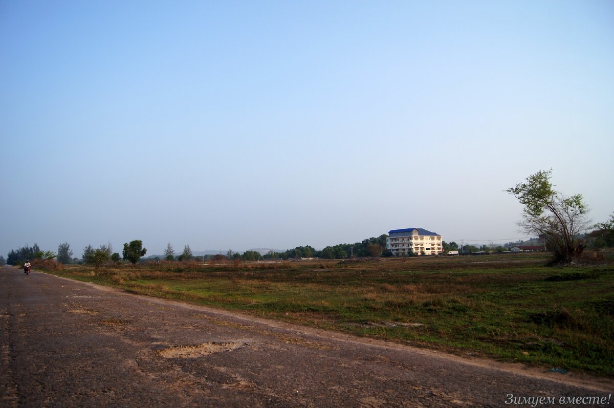 Ездить-то по ней тоже мало приятного, яма на яме.