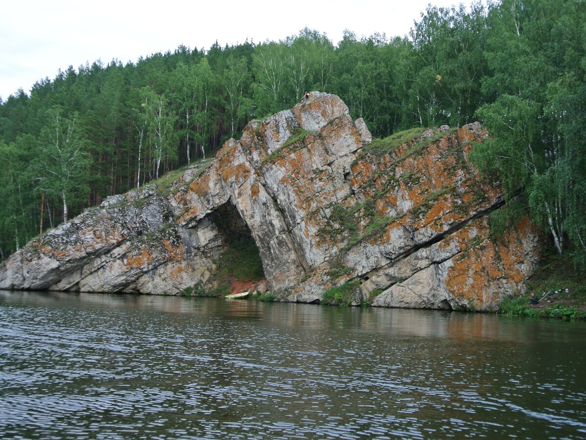 Каменные ворота с реки Исеть. Фото автора