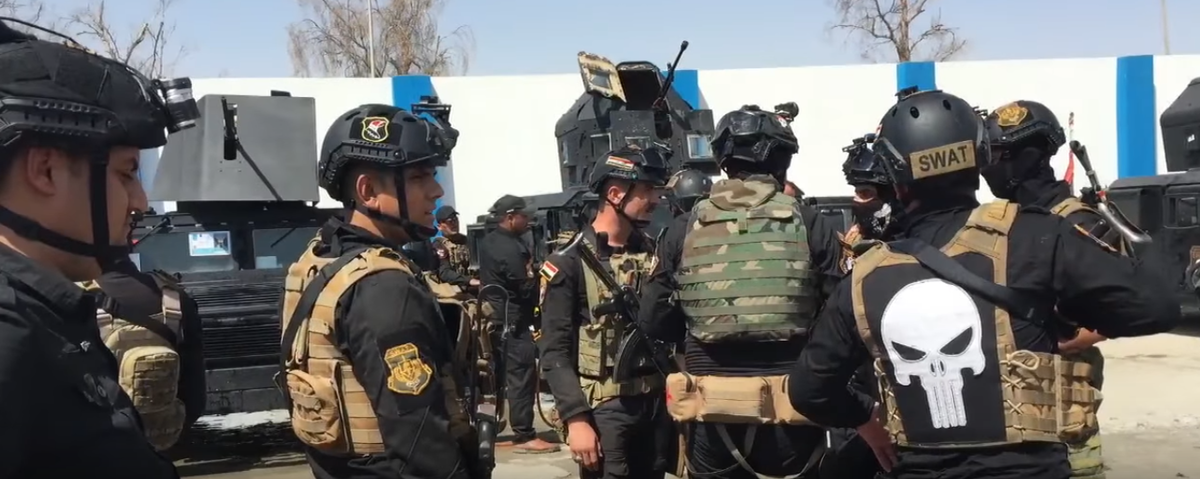 Череп "Карателя" у военнослужащего SWAT Ирака. Скриншот видео  https://www.youtube.com/watch?app=desktop&v=hicgck-sS6s