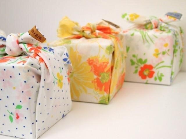 Фото с сайта http://m.weddbook.com/media/2123622/gift-wrap-ideas