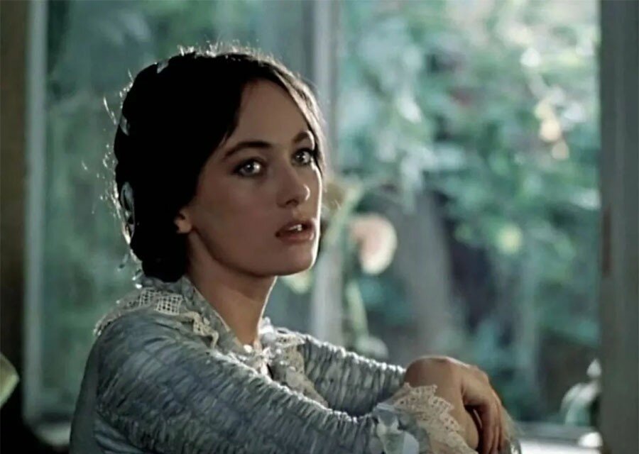 Как она была хороша в этой роли! Кадр из фильма «Жестокий романс»