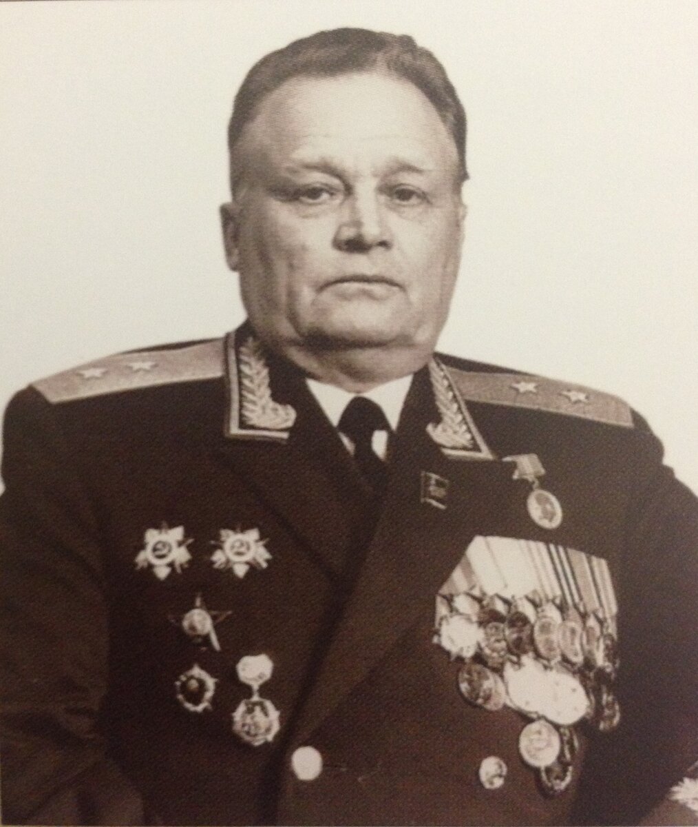 Генерал-лейтенант Копанев Алексей Митрофанович. Начальник Управления Внутренних Войск МВД СССР по СЗ и Прибалтике с 1979 – 1987. Картинка взята из открытых источников интернета.