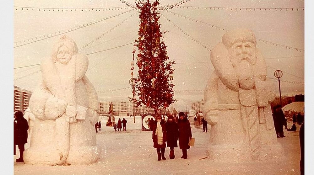 Елка с самодельными игрушками. Фото из открытых источников.