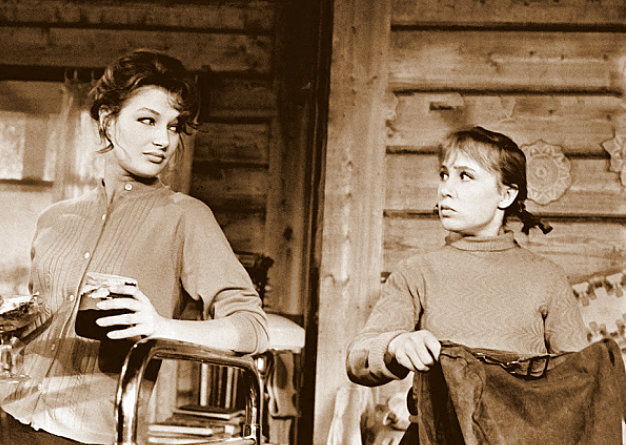 кадр из фильма «Девчата»