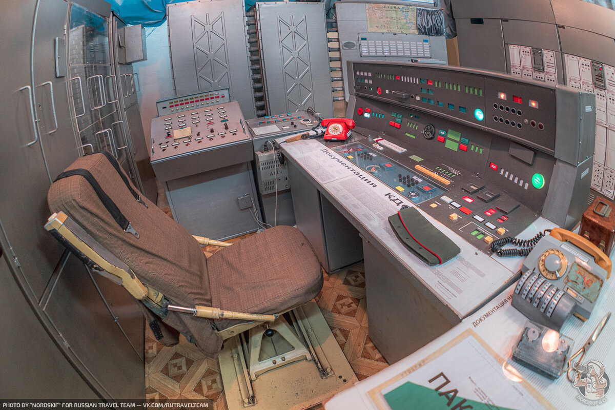 Связь в убежищах. Пульт управления бункер. Описание бункера. Советский пульт управления. Комната в бомбоубежище.