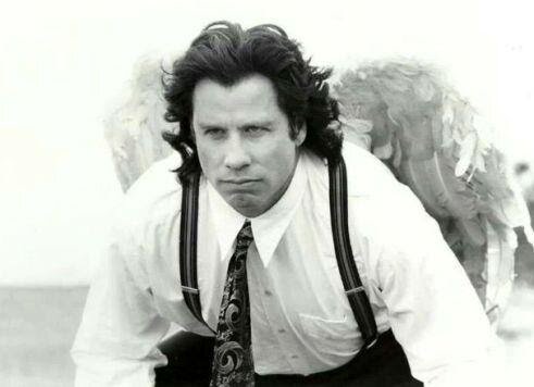 Джон Траволта в образе ангела (фильм «Майкл», 1996)