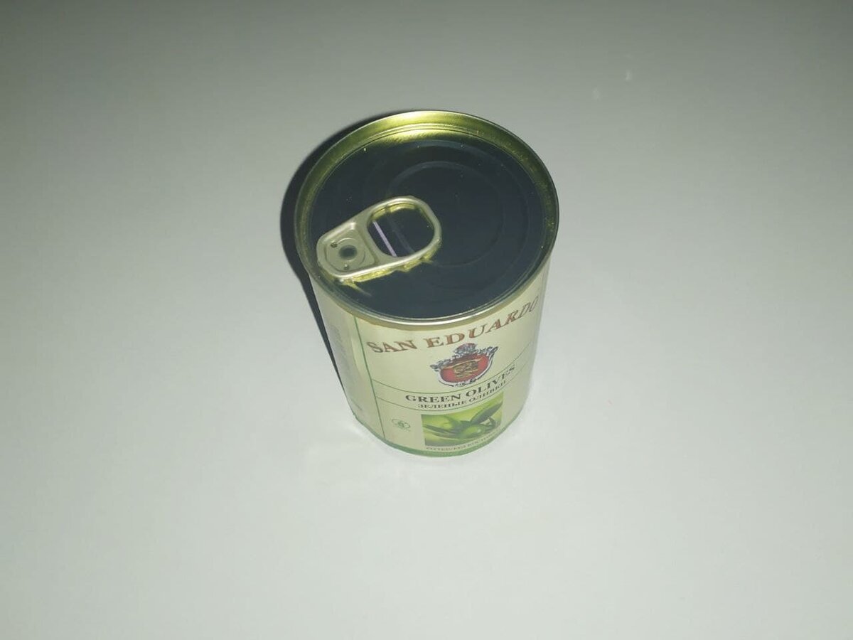 Взял банку с подходящей жестяной крышкой