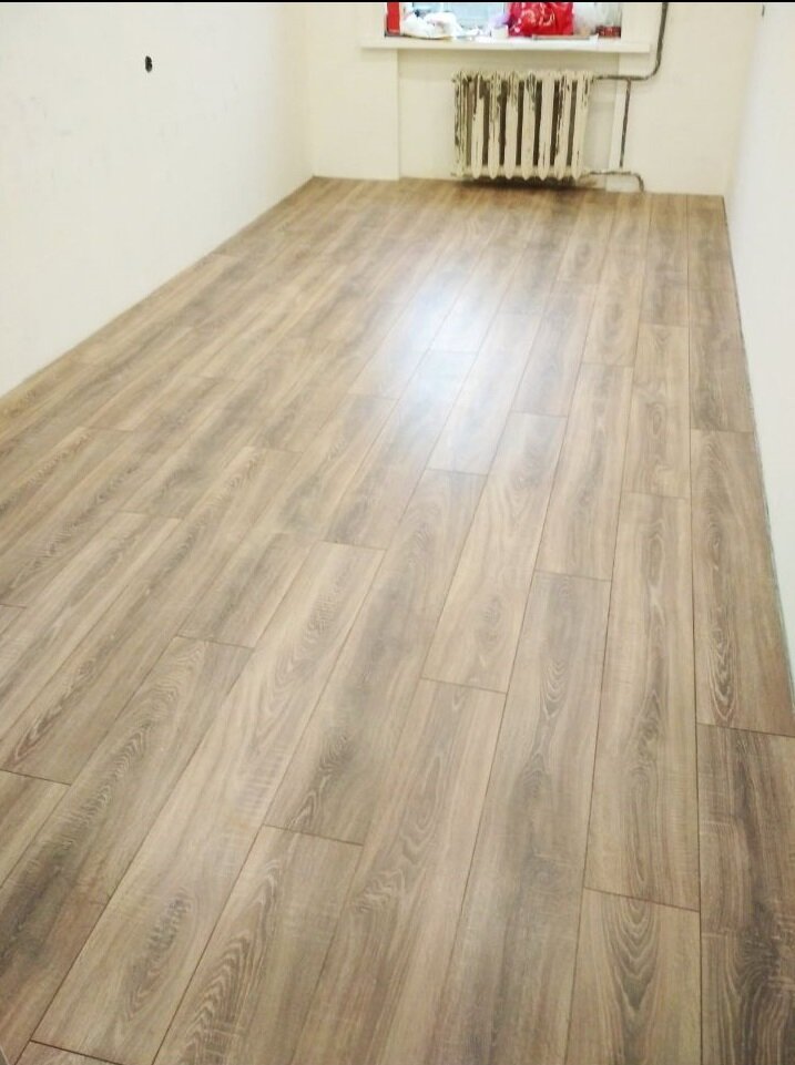 Фото комнаты после укладки ламината