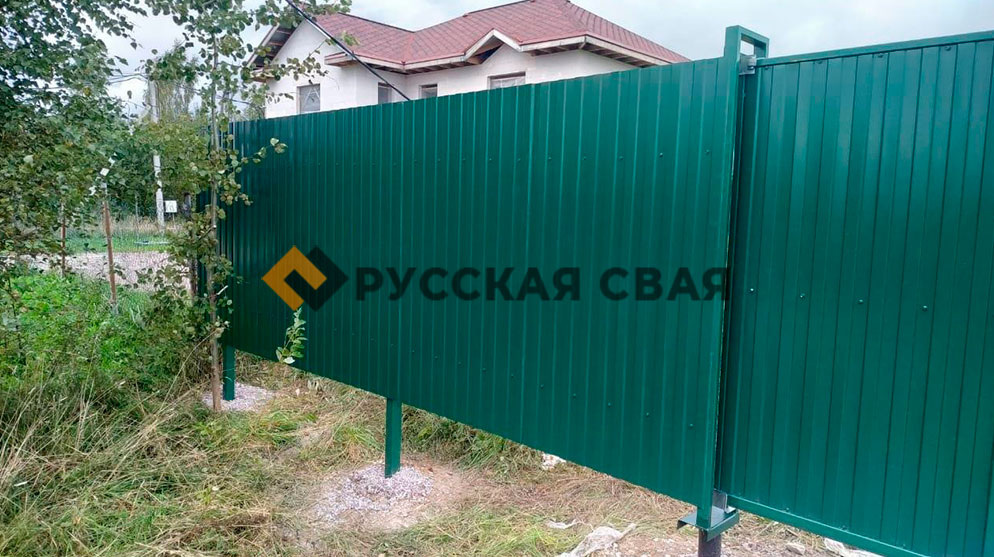 Монтаж забора из профлиста в городе Отрадное