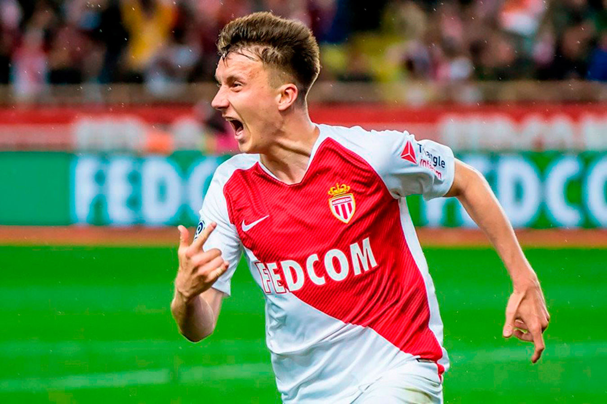 Источник: https://img.championat.com/news/big/z/a/diop-golovin-nanyos-blistatelnyj-udar-ochen-rad-za-nego_1610000746341631317.jpg