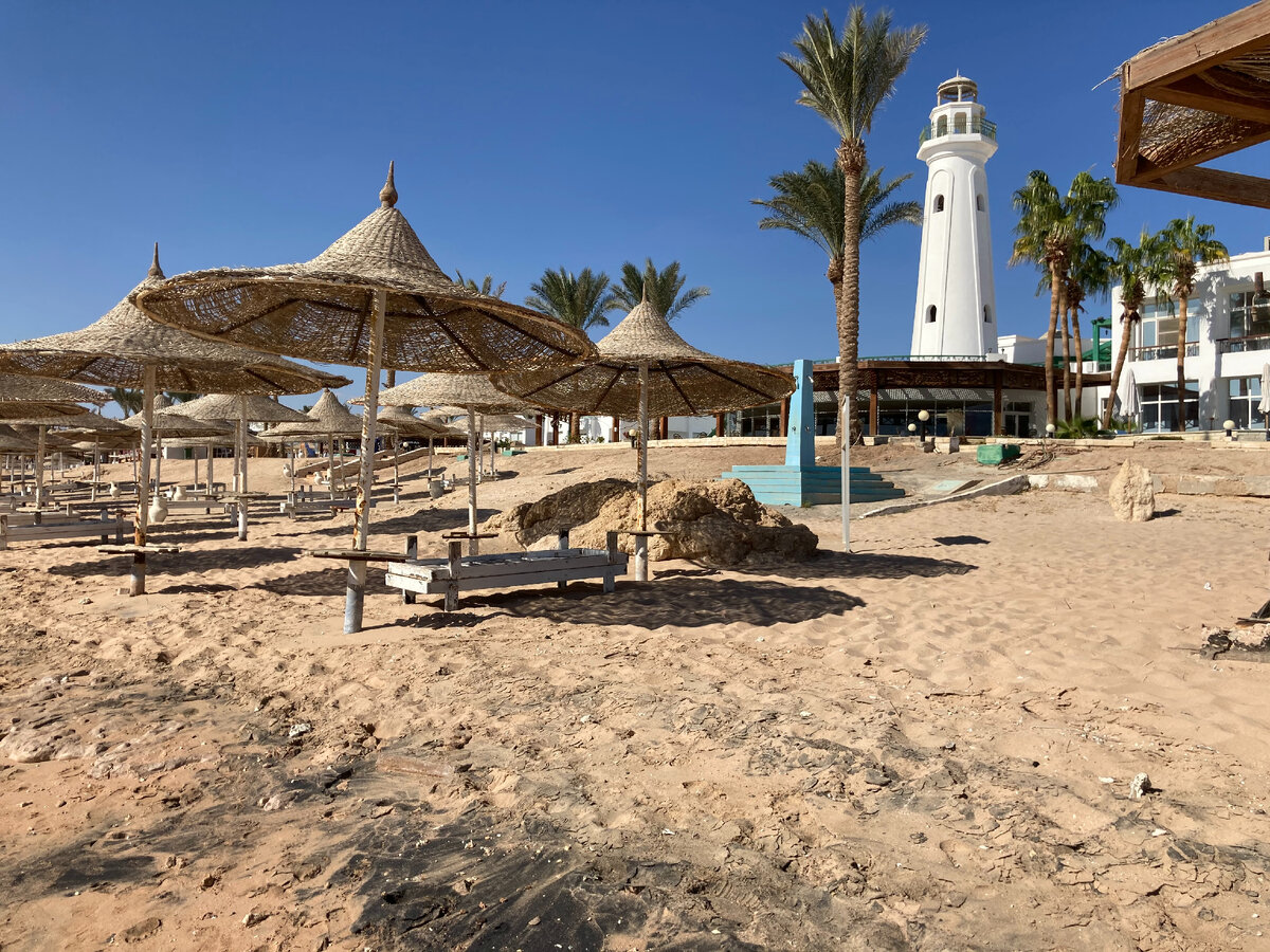 Вот так сейчас выглядит пляж отеля-призрака