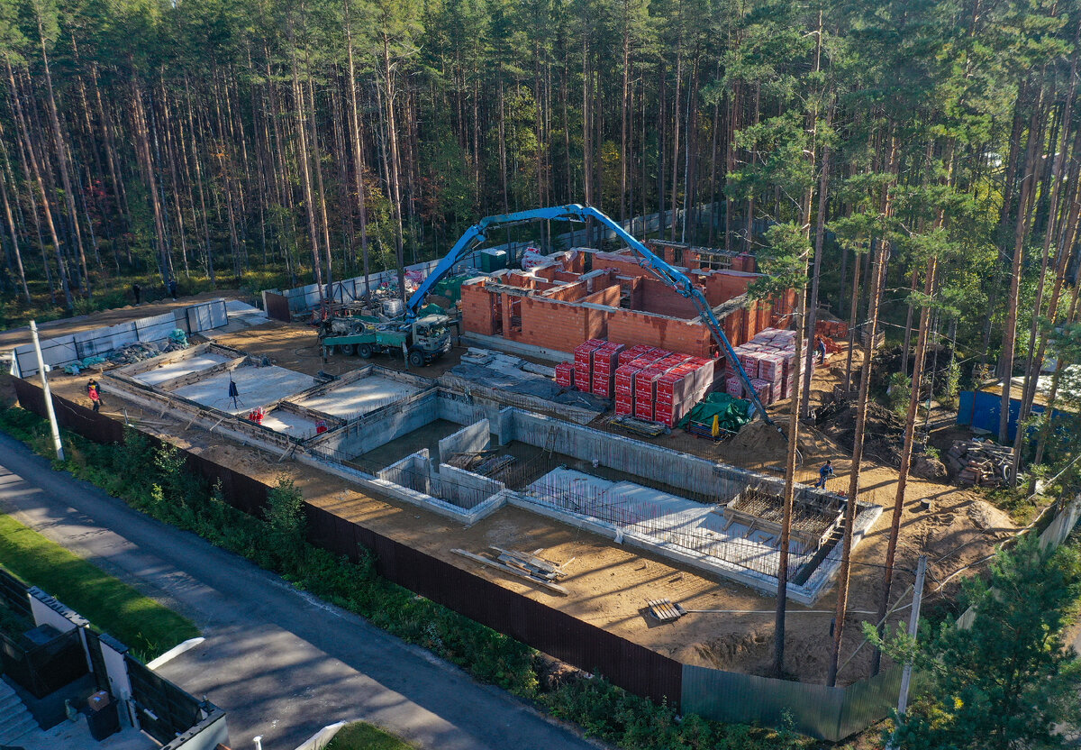 Монолит-Хаус. Строительство загородного дома в Петербурге