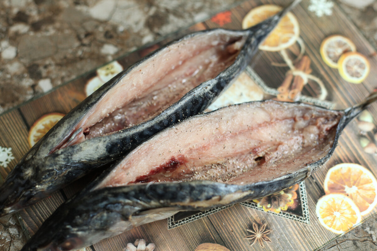Тунец рецепт на сковороде простой. Как приготовить тунца. Как приготовить тунца в духовке. Как приготовить тунца свежемороженного. Рецепты с тунцом свежемороженным.